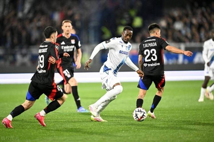 里昂客场大胜，法甲竞争愈发激烈